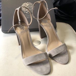 VINCE CAMUTO textured suade heels